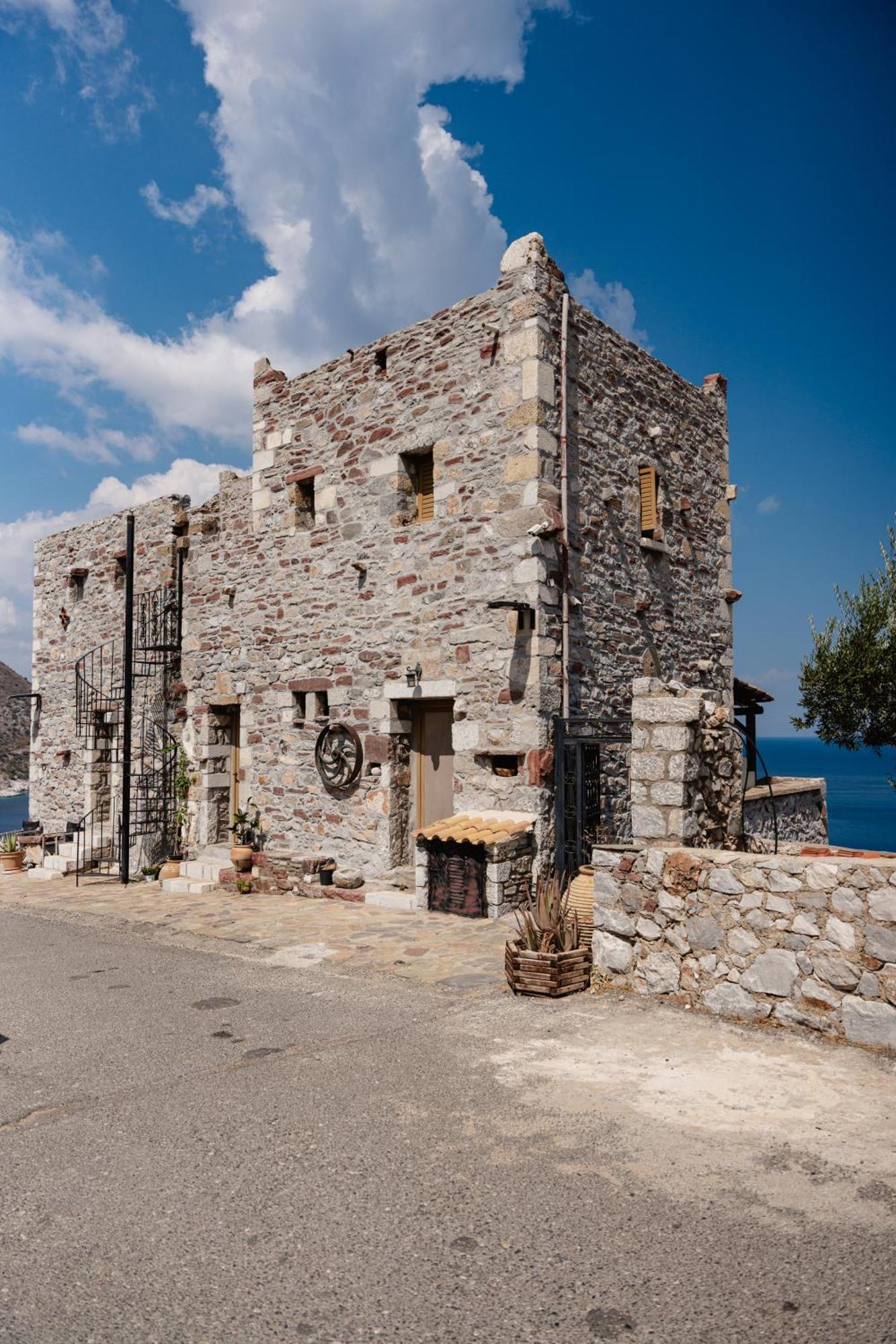Castle Rizaraki Hotel Kokkala Bagian luar foto